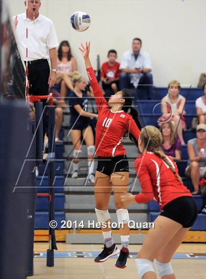 Thumbnail 3 in Mater Dei vs Tesoro (Mohs Classic) photogallery.