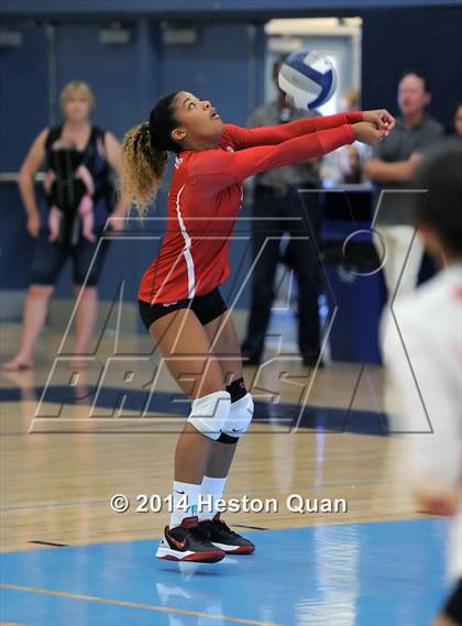 Thumbnail 1 in Mater Dei vs Tesoro (Mohs Classic) photogallery.