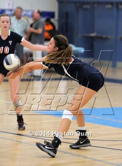 Thumbnail 2 in Mater Dei vs Tesoro (Mohs Classic) photogallery.