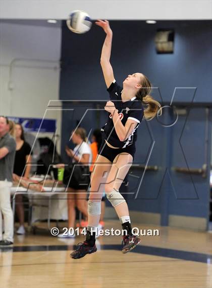 Thumbnail 1 in Mater Dei vs Tesoro (Mohs Classic) photogallery.