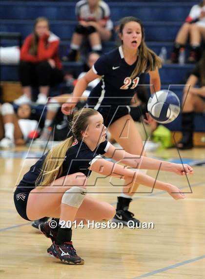 Thumbnail 1 in Mater Dei vs Tesoro (Mohs Classic) photogallery.