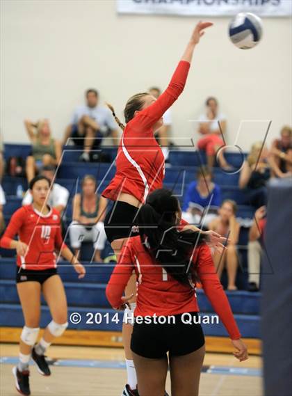 Thumbnail 3 in Mater Dei vs Tesoro (Mohs Classic) photogallery.