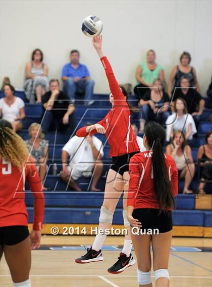 Thumbnail 3 in Mater Dei vs Tesoro (Mohs Classic) photogallery.