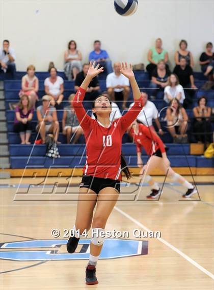 Thumbnail 2 in Mater Dei vs Tesoro (Mohs Classic) photogallery.