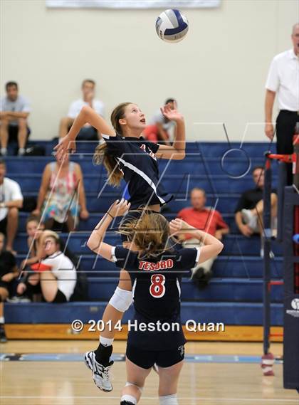 Thumbnail 1 in Mater Dei vs Tesoro (Mohs Classic) photogallery.