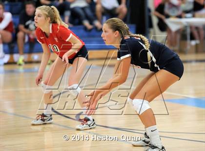 Thumbnail 3 in Mater Dei vs Tesoro (Mohs Classic) photogallery.