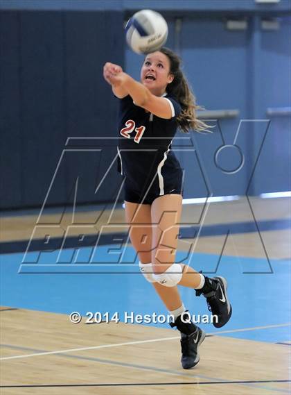 Thumbnail 1 in Mater Dei vs Tesoro (Mohs Classic) photogallery.
