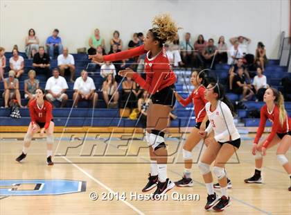 Thumbnail 1 in Mater Dei vs Tesoro (Mohs Classic) photogallery.