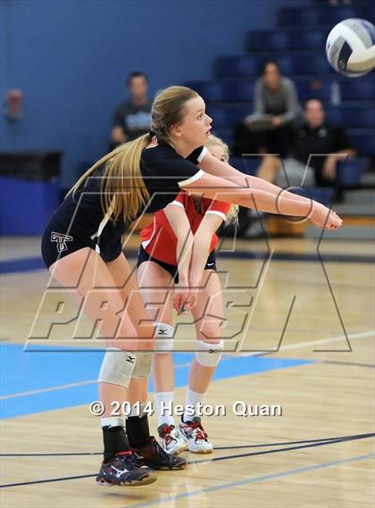 Thumbnail 2 in Mater Dei vs Tesoro (Mohs Classic) photogallery.