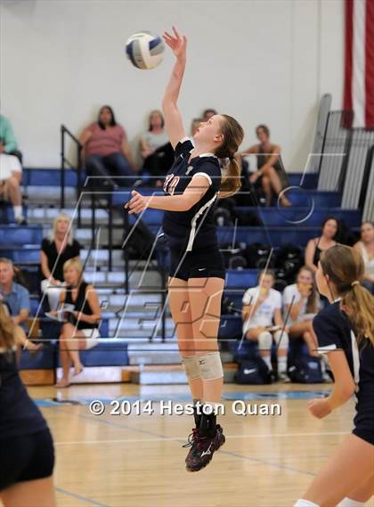 Thumbnail 1 in Mater Dei vs Tesoro (Mohs Classic) photogallery.