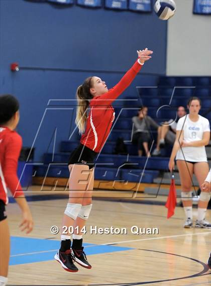 Thumbnail 2 in Mater Dei vs Tesoro (Mohs Classic) photogallery.