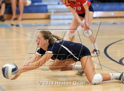Thumbnail 1 in Mater Dei vs Tesoro (Mohs Classic) photogallery.