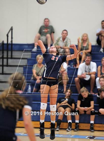Thumbnail 1 in Mater Dei vs Tesoro (Mohs Classic) photogallery.
