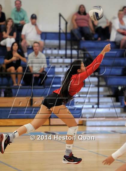 Thumbnail 1 in Mater Dei vs Tesoro (Mohs Classic) photogallery.