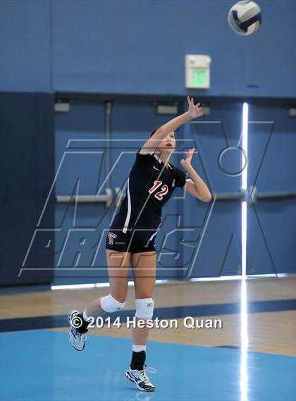 Thumbnail 2 in Mater Dei vs Tesoro (Mohs Classic) photogallery.