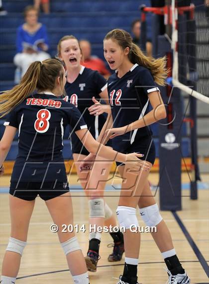 Thumbnail 3 in Mater Dei vs Tesoro (Mohs Classic) photogallery.