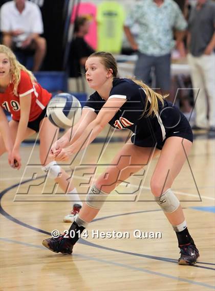 Thumbnail 3 in Mater Dei vs Tesoro (Mohs Classic) photogallery.