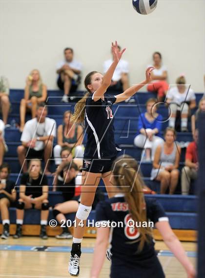 Thumbnail 1 in Mater Dei vs Tesoro (Mohs Classic) photogallery.