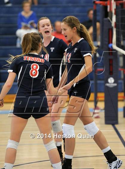 Thumbnail 1 in Mater Dei vs Tesoro (Mohs Classic) photogallery.