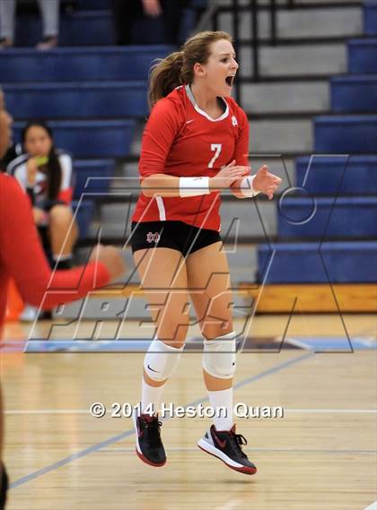 Thumbnail 1 in Mater Dei vs Tesoro (Mohs Classic) photogallery.
