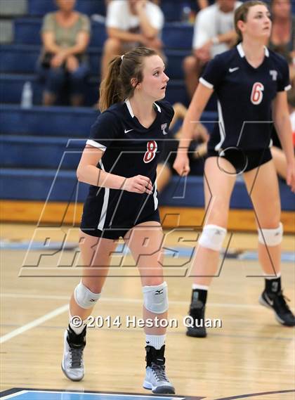 Thumbnail 1 in Mater Dei vs Tesoro (Mohs Classic) photogallery.