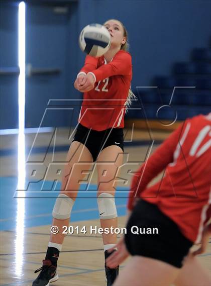 Thumbnail 1 in Mater Dei vs Tesoro (Mohs Classic) photogallery.