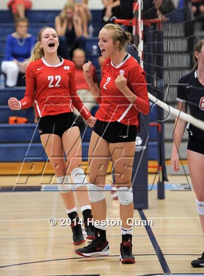 Thumbnail 1 in Mater Dei vs Tesoro (Mohs Classic) photogallery.