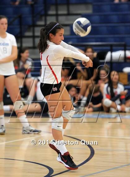 Thumbnail 2 in Mater Dei vs Tesoro (Mohs Classic) photogallery.