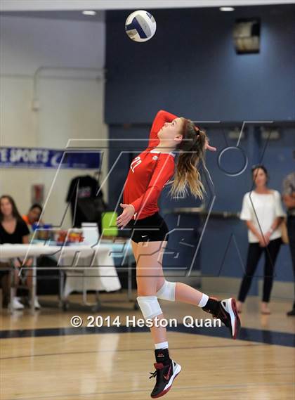 Thumbnail 3 in Mater Dei vs Tesoro (Mohs Classic) photogallery.