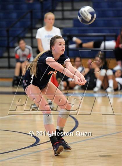 Thumbnail 3 in Mater Dei vs Tesoro (Mohs Classic) photogallery.