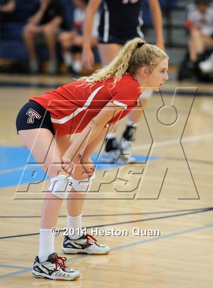 Thumbnail 1 in Mater Dei vs Tesoro (Mohs Classic) photogallery.