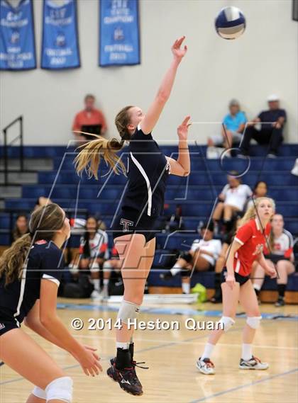 Thumbnail 2 in Mater Dei vs Tesoro (Mohs Classic) photogallery.