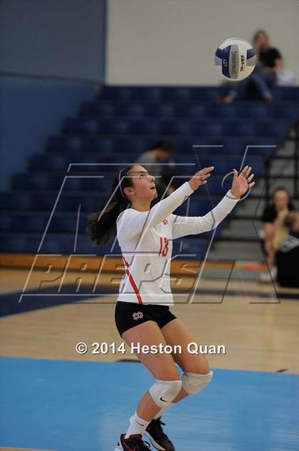 Thumbnail 1 in Mater Dei vs Tesoro (Mohs Classic) photogallery.