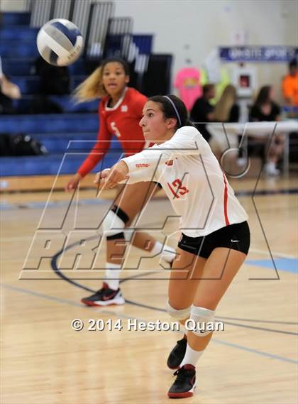 Thumbnail 3 in Mater Dei vs Tesoro (Mohs Classic) photogallery.