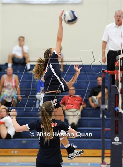 Thumbnail 2 in Mater Dei vs Tesoro (Mohs Classic) photogallery.
