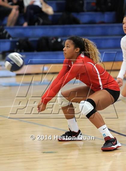 Thumbnail 1 in Mater Dei vs Tesoro (Mohs Classic) photogallery.