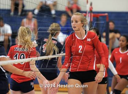 Thumbnail 2 in Mater Dei vs Tesoro (Mohs Classic) photogallery.