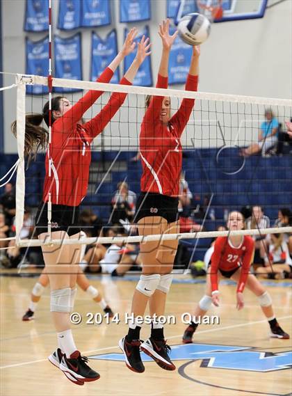 Thumbnail 1 in Mater Dei vs Tesoro (Mohs Classic) photogallery.