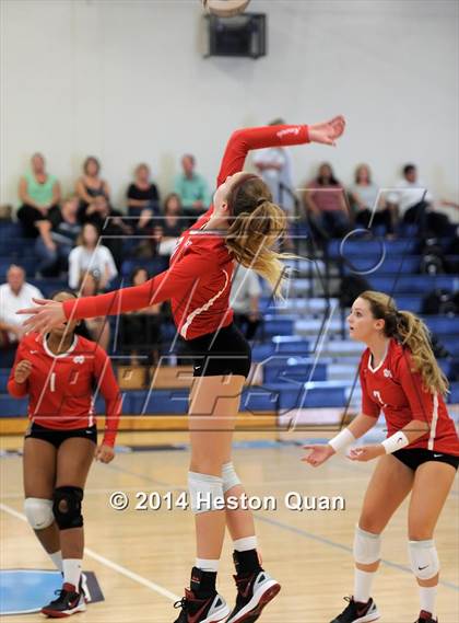 Thumbnail 3 in Mater Dei vs Tesoro (Mohs Classic) photogallery.