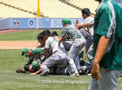 Thumbnail 2 in Eagle Rock vs. Franklin (L.A. City Section D2 Final) photogallery.