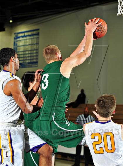 Thumbnail 2 in Sunnyslope vs. Issaquah (MaxPreps Holiday Classic) photogallery.