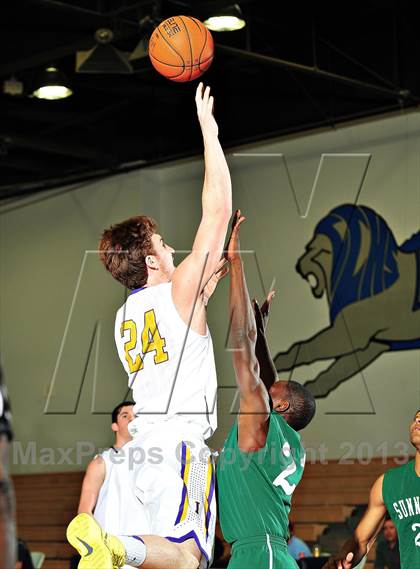 Thumbnail 3 in Sunnyslope vs. Issaquah (MaxPreps Holiday Classic) photogallery.