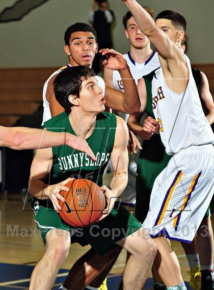 Thumbnail 2 in Sunnyslope vs. Issaquah (MaxPreps Holiday Classic) photogallery.