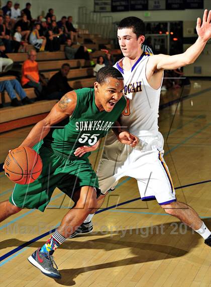 Thumbnail 1 in Sunnyslope vs. Issaquah (MaxPreps Holiday Classic) photogallery.