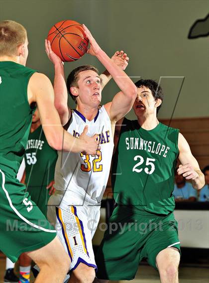 Thumbnail 3 in Sunnyslope vs. Issaquah (MaxPreps Holiday Classic) photogallery.