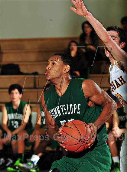 Thumbnail 2 in Sunnyslope vs. Issaquah (MaxPreps Holiday Classic) photogallery.