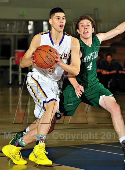 Thumbnail 1 in Sunnyslope vs. Issaquah (MaxPreps Holiday Classic) photogallery.
