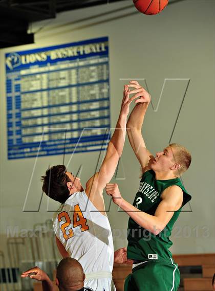 Thumbnail 1 in Sunnyslope vs. Issaquah (MaxPreps Holiday Classic) photogallery.