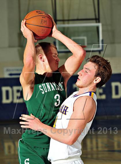 Thumbnail 3 in Sunnyslope vs. Issaquah (MaxPreps Holiday Classic) photogallery.