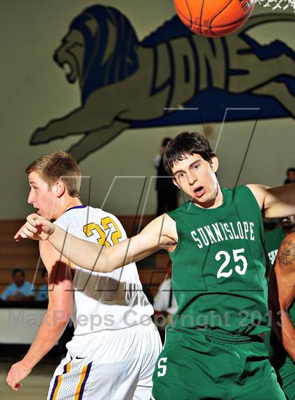 Thumbnail 2 in Sunnyslope vs. Issaquah (MaxPreps Holiday Classic) photogallery.